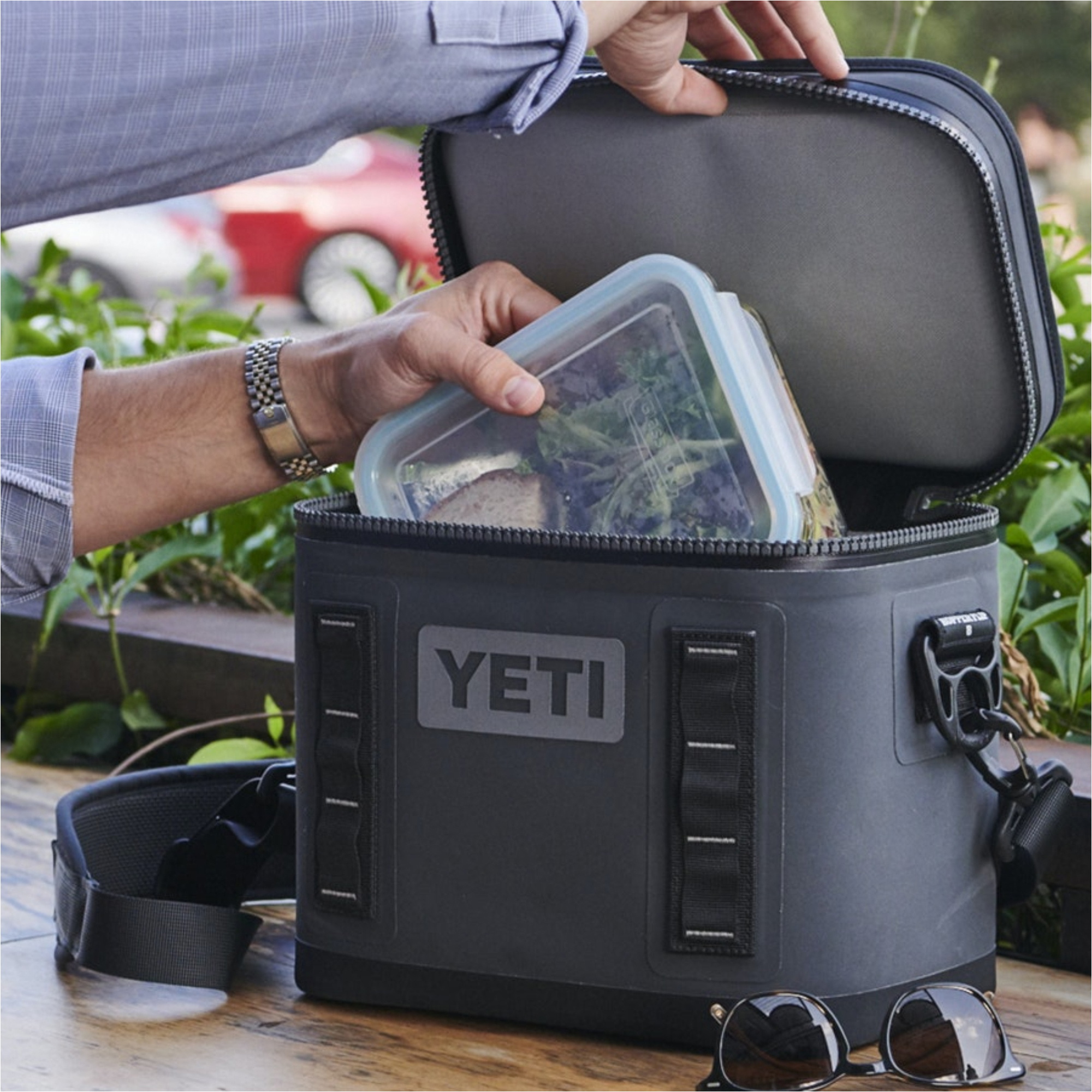 2026 YETI Hopper Flip 12 Soft Cooler 70000002200 - Charcoal